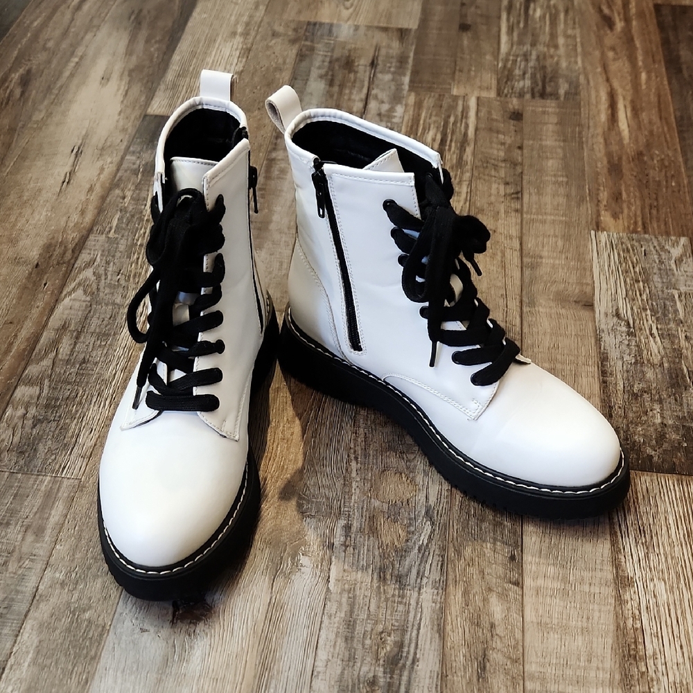 Madden Girl Kurrt White Platform Combat Ankle Boots Size 9 Grunge Gorpcore Zip